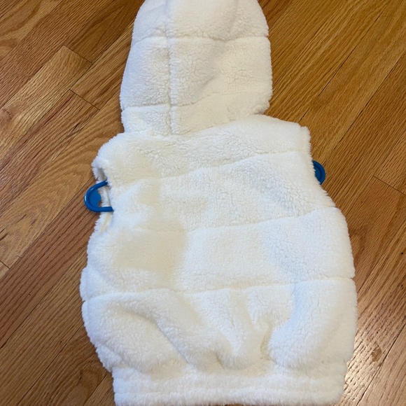 Janie and Jack fuzzy vest never on tags on 12-18 months - Picture 3 of 3